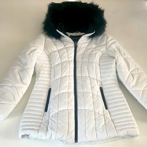 Beautiful white winter jacket with lined hood.